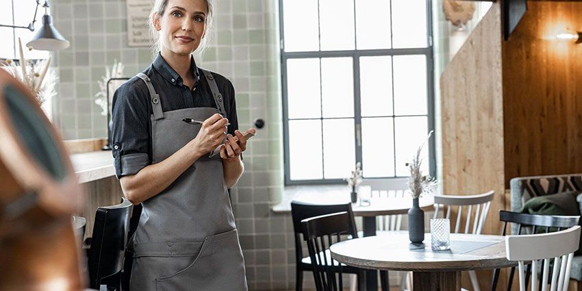 Latzschürzen kaufen für Gastronomie, Küche & Service – Damen & Herren