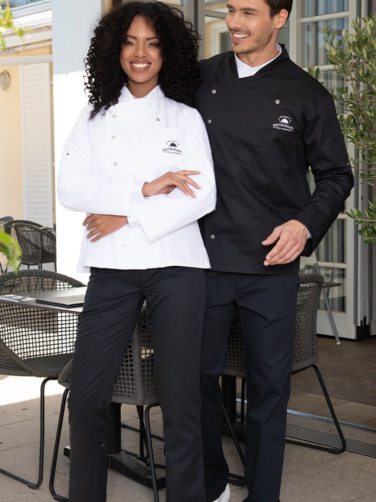 Weiße Damen Kochjacke mit tailliertem Schnitt, Langarm, Druckknöpfen und Taschen – ideal für Köchinnen in Hotel, Küche und Gastronomie