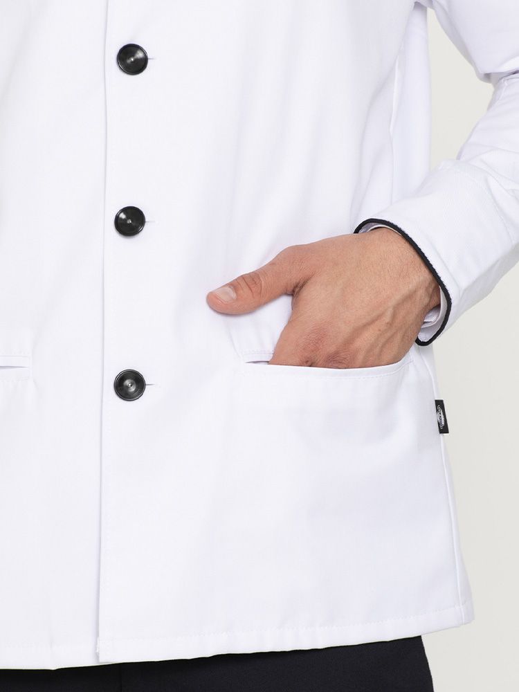 Herren-Servicejacke in Weiß mit schwarzem Kragen, Kontrastpaspeln und Knöpfen – ideal für Gastronomie, Bar oder Hotel