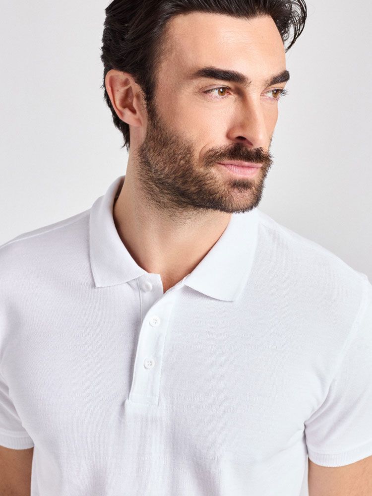 Weißes Poloshirt