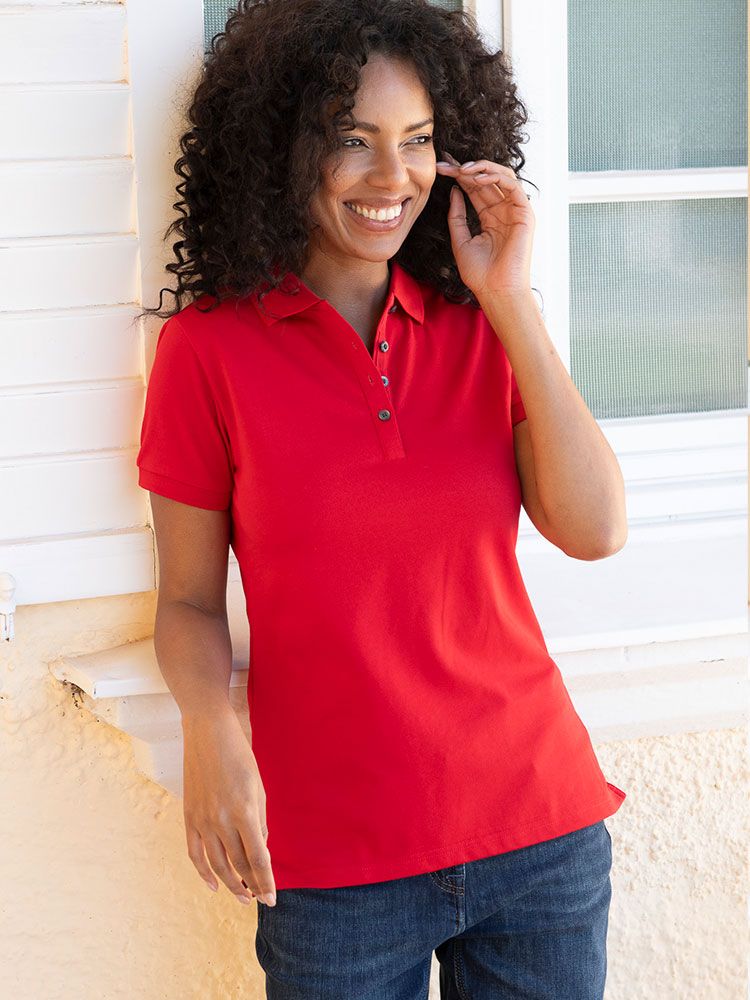 Rotes Polo Shirt Damen – atmungsaktiv, tailliert, funktional für Arbeit & Freizeit
