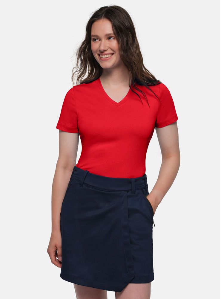 Damen T-Shirt in kräftigem Rot mit V-Ausschnitt – sportlich und tailliert geschnitten
