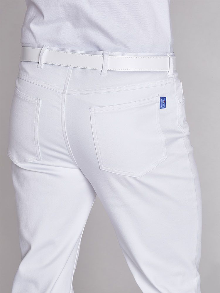 Weiße Stretch Hose für Herren mit schmalem Bein, Five-Pocket-Design und Gürtelschlaufen