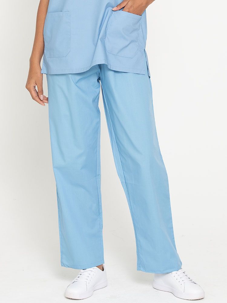 Günstige Schlupfhose in Hellblau mit Gummibund und Tasche – für Pflegekräfte, Kliniken, Labore und Arztpraxen geeignet