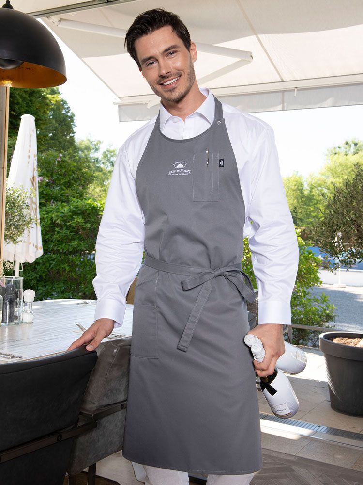 Elegante Sommelier Schürze in Schwarz aus der COMO Deluxe Serie mit verstellbarem Nackenband, Doppeltasche und Brustfach für Damen und Herren