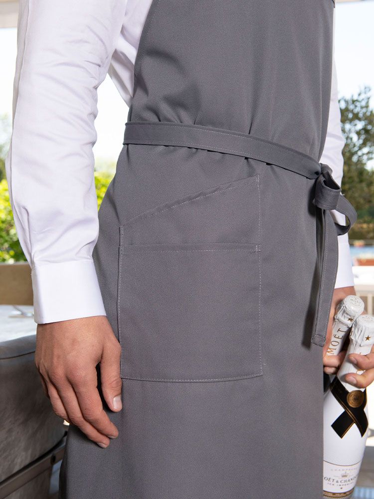 Elegante Sommelier Schürze in Schwarz aus der COMO Deluxe Serie mit verstellbarem Nackenband, Doppeltasche und Brustfach für Damen und Herren