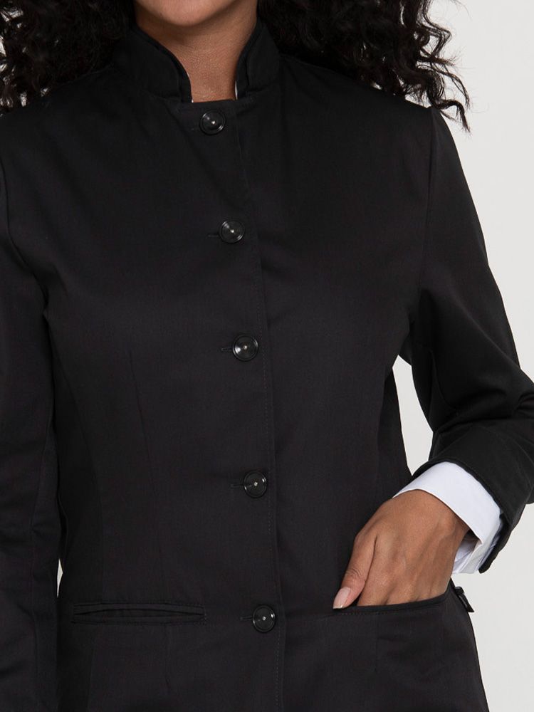Chaqueta de servicio negra para mujer con corte entallado y cuello desmontable – ideal para hostelería y hoteles