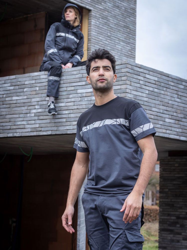 Graues Herren-T-Shirt mit reflektierenden Einsätzen und klassischem Schnitt