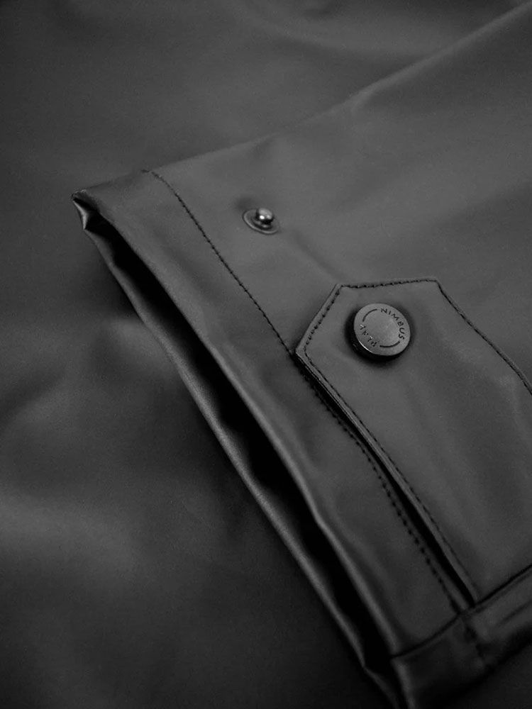 Regenmantel Unisex in Schwarz, mattes Finish, Kapuze, wasserdicht mit verschweißten Nähten