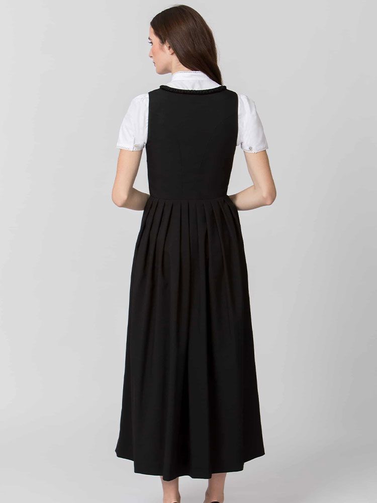 Schwarzes Gastro Dirndl für Damen mit weißer Bluse für Gastronomie und Hotel