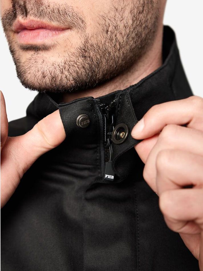 Schwarze FHB Arbeitsjacke mit Taschen und verdecktem Reißverschluss für Handwerk und Workwear