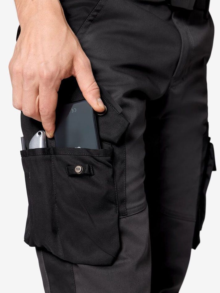 FHB Arbeitshose in Anthrazit-Schwarz mit praktischen Taschen für Handwerk und Workwear