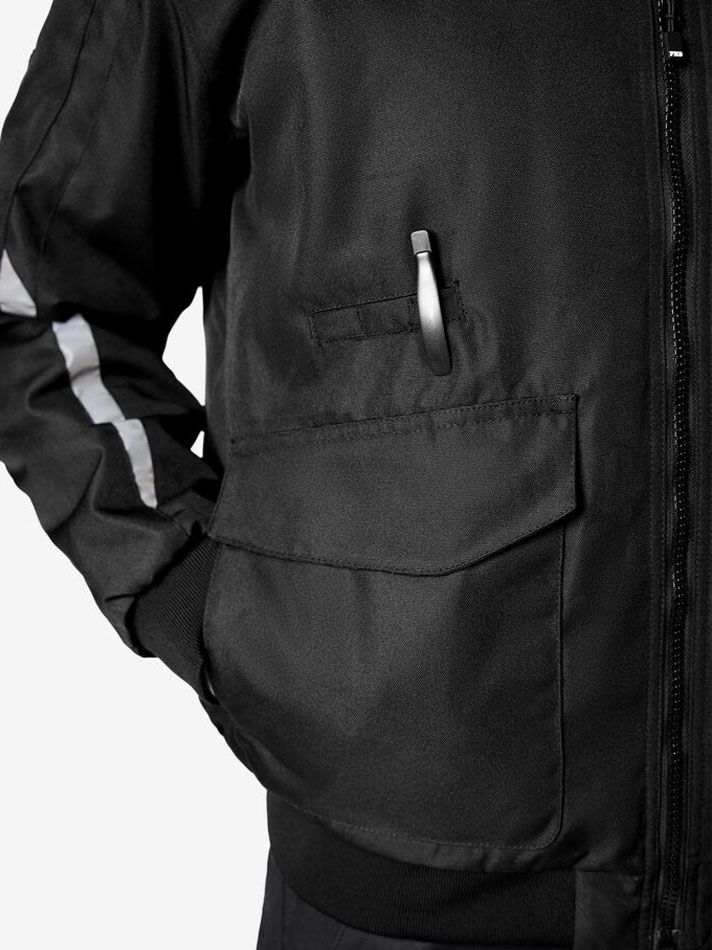 Schwarze FHB Arbeitsjacke mit Fleecekragen, Webpelz-Innenfutter und praktischen Taschen für Handwerk