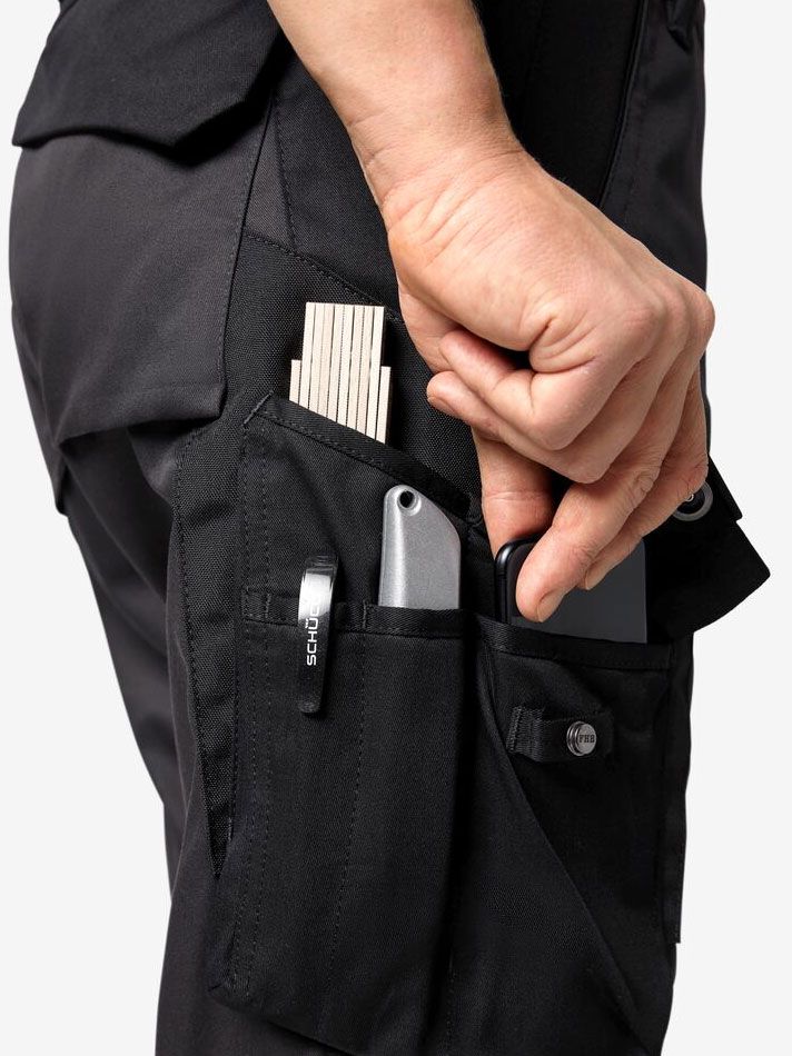 FHB Bermuda Arbeitshose in Anthrazit-Schwarz mit praktischen Taschen für Handwerk und Workwea