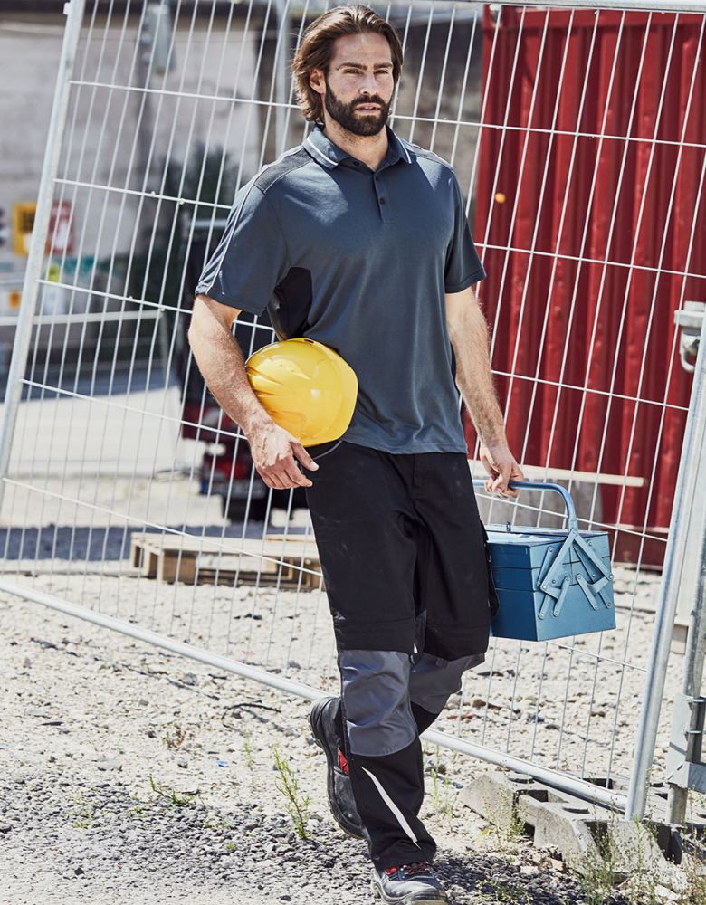 Schwarze Arbeitshose für Damen und Herren mit verstärkten Knien, vielen Taschen und reflektierenden Elementen – erhältlich in Lang- und Kurzgrößen