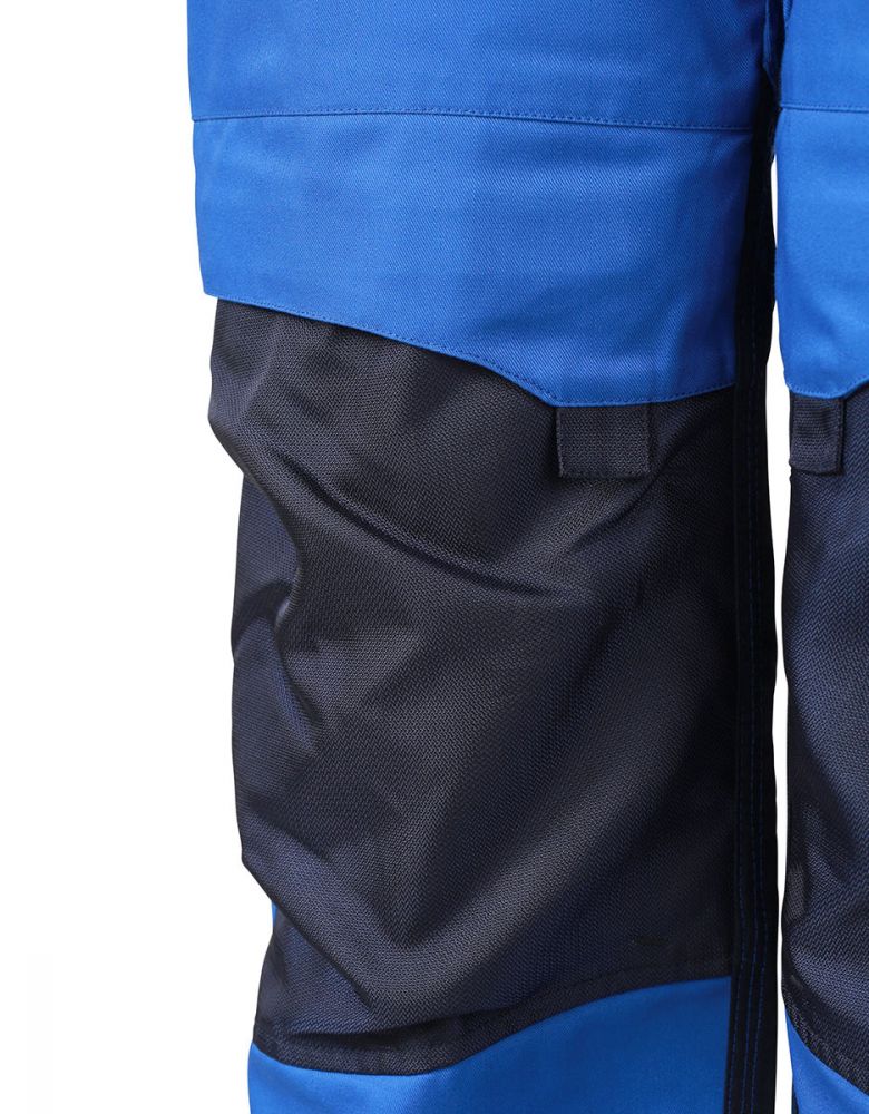 Blaue Arbeitshose mit verstärkten Knien, vielen Taschen und reflektierenden Details für Handwerker