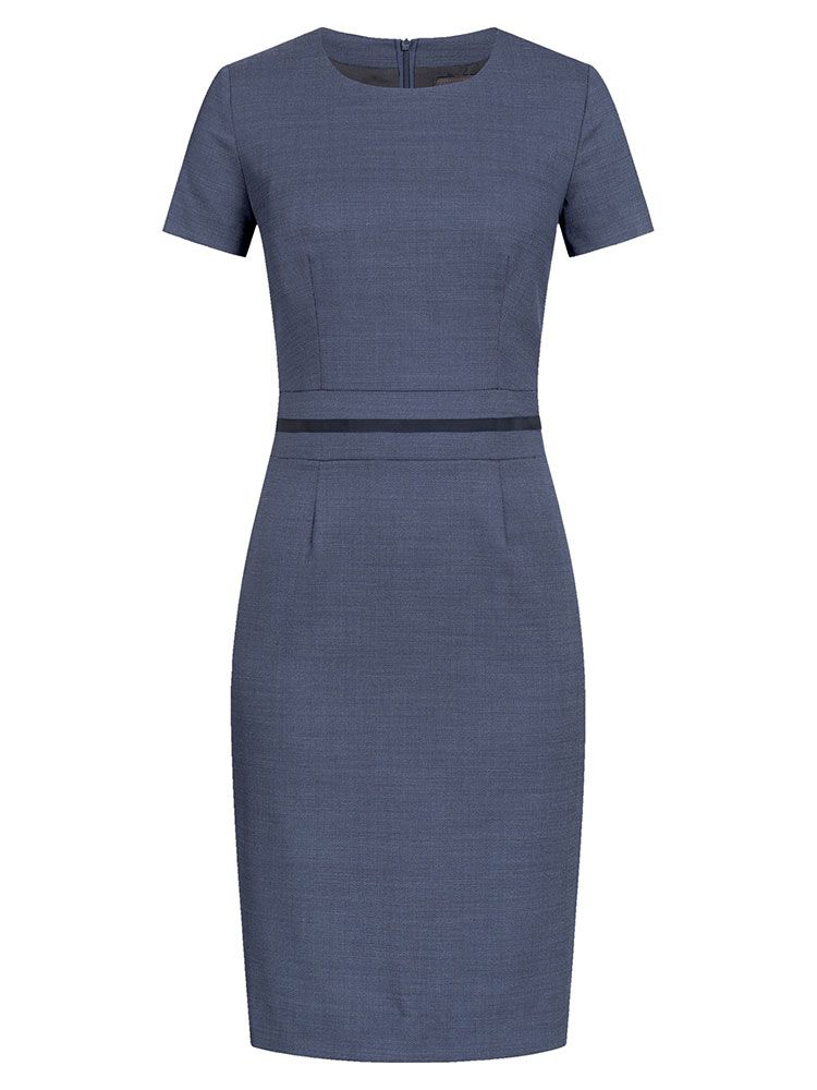 Damen Etuikleid hellblau mit kurzen Ärmeln, Taillenband und Rückenschlitz – ideal fürs Büro