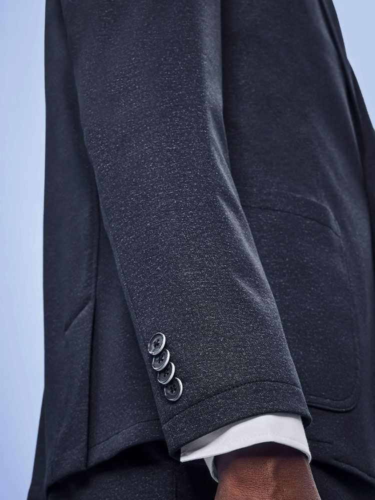 Herren Jersey Sakko Blau Meliert – Regular Fit, stilvolles Sakko aus elastischem Jersey-Gewebe, Zwei-Knopf-Verschluss, aufgesetzte Taschen und Seitenschlitze, ideal für Business, Büro, Verkauf und Gastronomie.