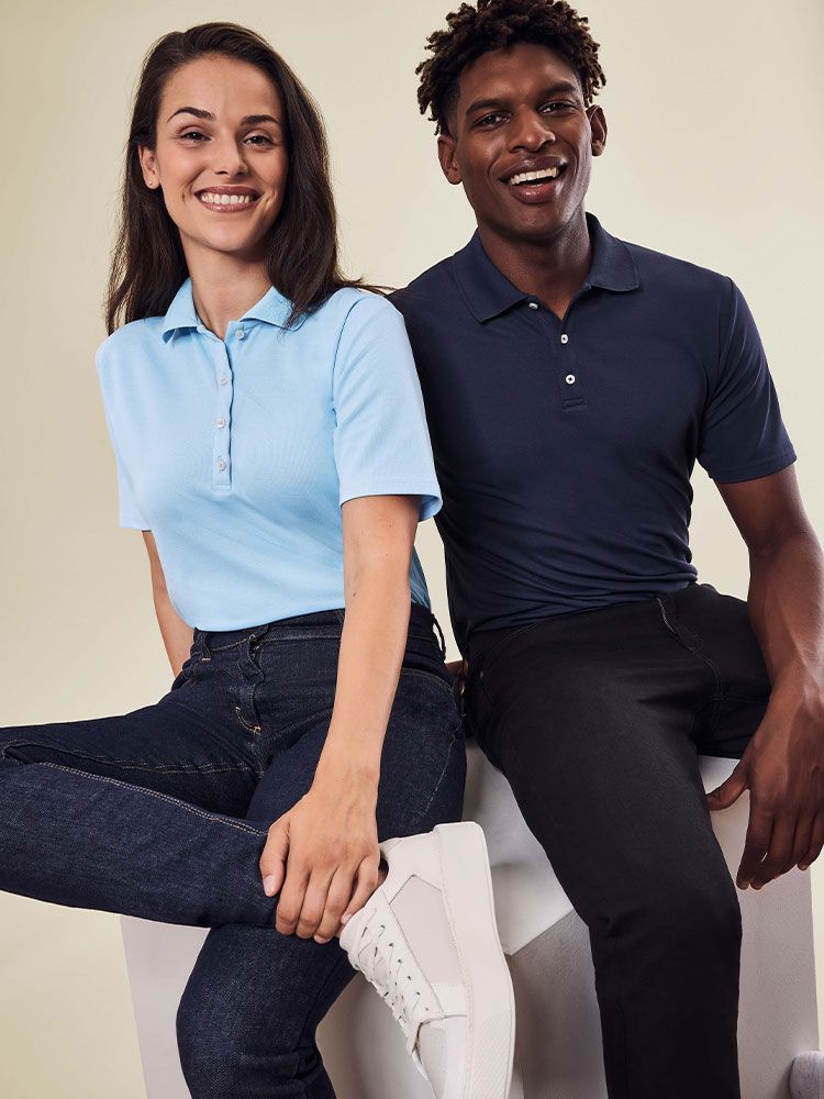 Sportliches Poloshirt Herren Dunkelblau Regular Fit für Arbeit in Thermen, Wellness und Gastronomie