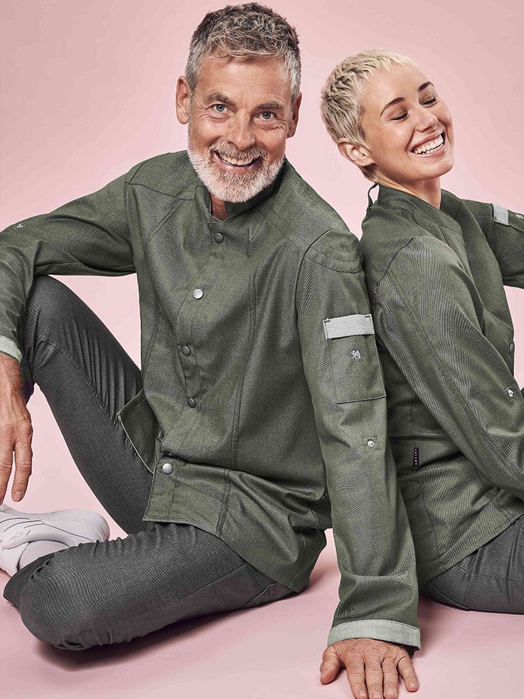 Grüne Kochjacke für Herren im Bikerstyle mit Druckknöpfen und Stehkragen