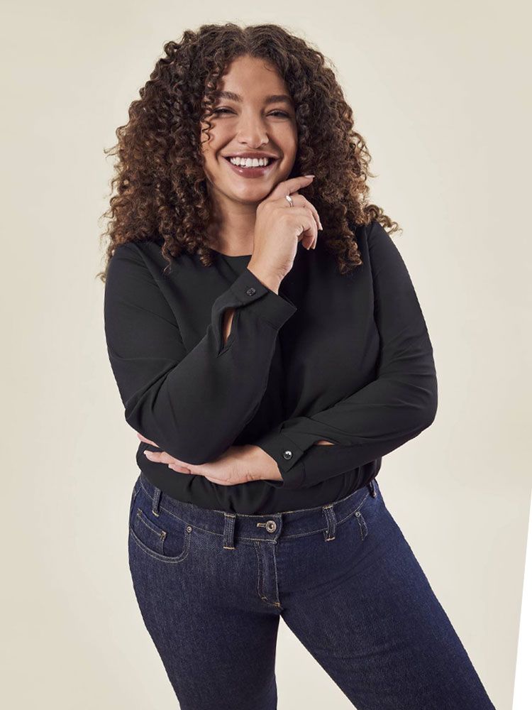 Damen Chiffon-Bluse Langarm Regular Fit in schwarz, mit Rundhalsausschnitt und schmaler Manschette