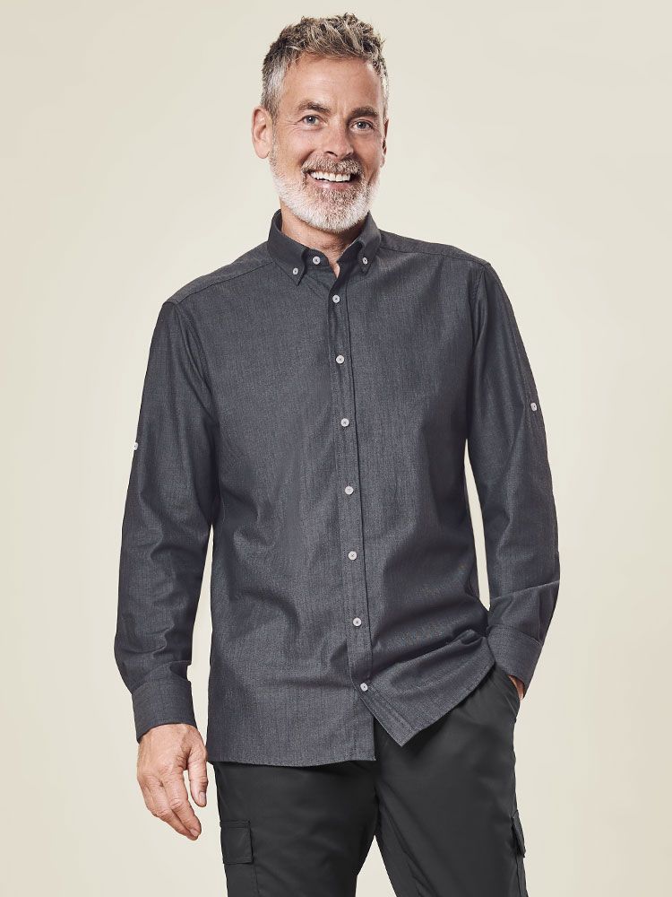 Herren Jeanshemd Regular Fit in Grau mit Button-Down-Kragen, Krempelärmeln und seitlichem Kontrasteinsatz – Arbeitshemd für Gastronomie, Hotel und Service.