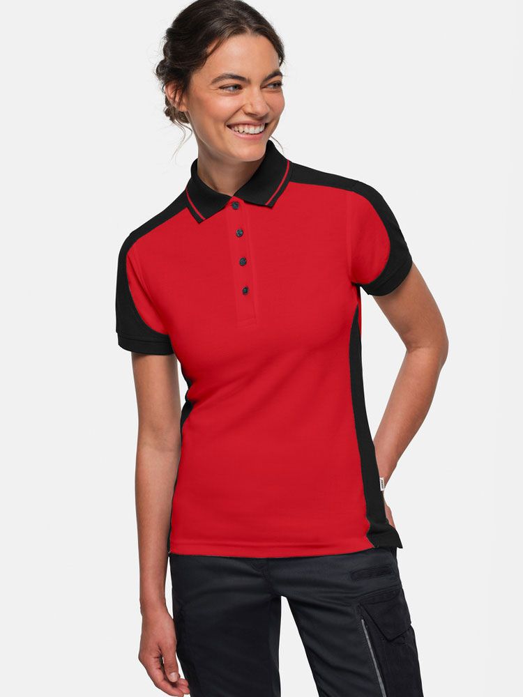 Rotes Damen Arbeits Poloshirt mit schwarzen Kontrasteinsätzen und Vier-Loch-Knopfleiste – strapazierfähig und pflegeleicht für Handwerk, Pflege und Gastronomie.