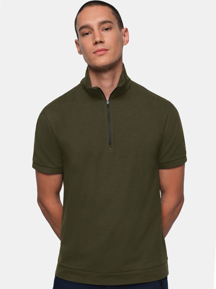 Herren Poloshirt mit Reißverschluss in Olivgrün – pflegeleicht, funktionell und nachhaltig produziert