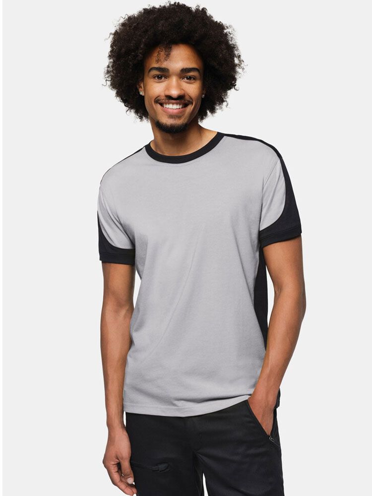 Graues Arbeits T-Shirt mit dunklen Kontrasteinsätzen – unisex, pflegeleicht und geeignet für Workwear mit Firmenlogo.