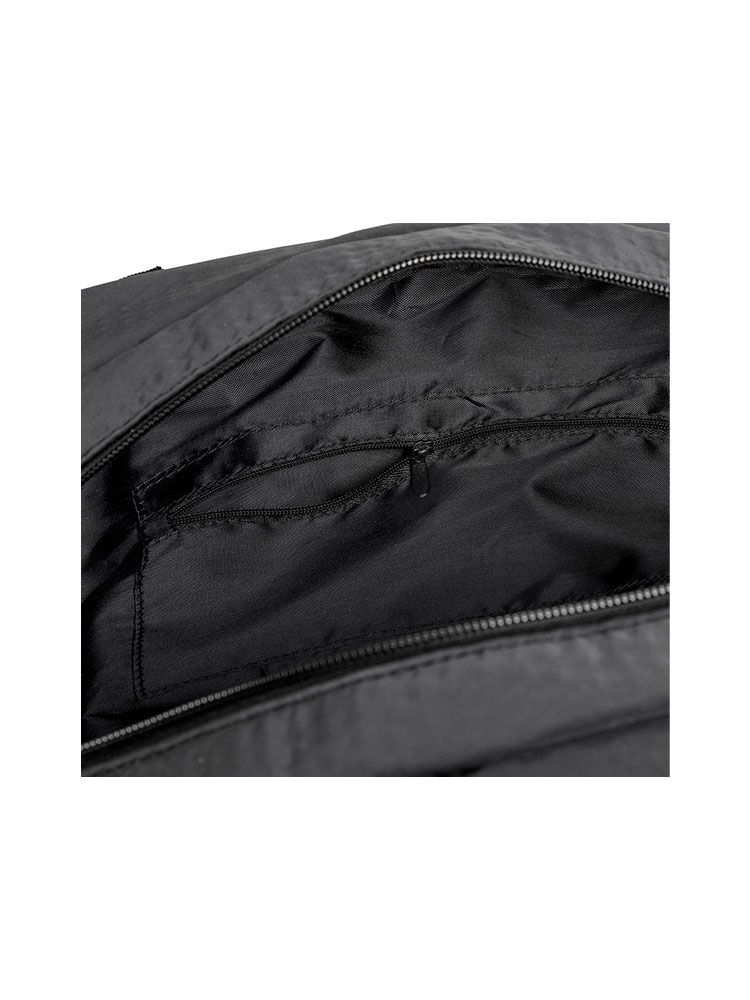 Schwarze Sporttasche mit 40L Volumen, Schultergurt und Tragegriffen, Hauptfach mit Reißverschluss und mehreren Fächern