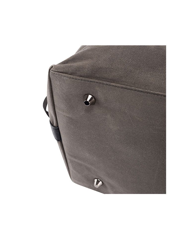 Modische Reisetasche MONACO aus Canvas (30 L) in Grau mit Schultergurt und Vortasche.