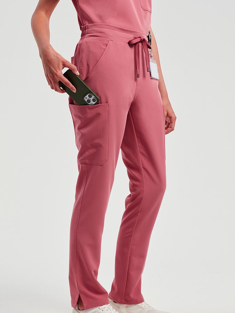 Arbeitshose Damen Pink aus Stretchmaterial im modernen Cargo-Stil mit Reißverschlusstaschen