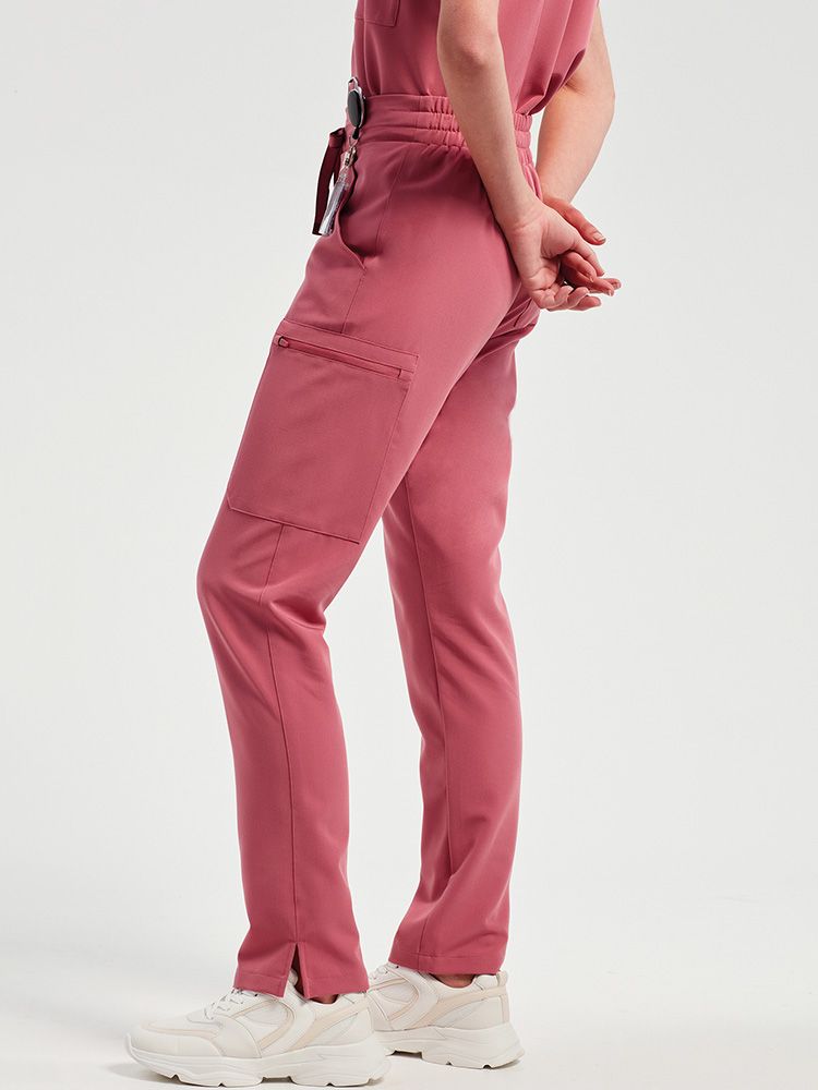 Arbeitshose Damen Pink aus Stretchmaterial im modernen Cargo-Stil mit Reißverschlusstaschen