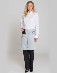 Graue Schürze mit Taschen für Damen und Herren in der Gastronomie – robuste Bistroschürze mit 2-Fach-Tasche und Bindebändern