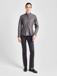 Moderne Damenbluse mit Stehkragen