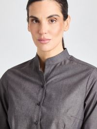 Moderne Damenbluse mit Stehkragen