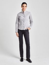 Damenbluse mit Stehkragen