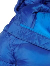 Damen Steppjacke Blau mit Raglanärmeln, Stehkragen und Kapuze – leichte, funktionale Outdoorjacke