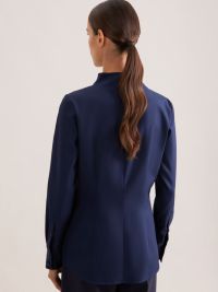 Dunkelblaue Seidensticker Damenbluse mit Kelchkragen, elegante Slim-Fit Business-Bluse aus Baumwolle