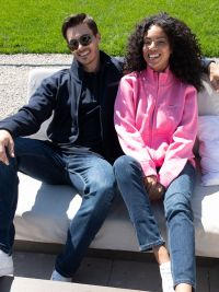 Graue Unisex Sweatjacke mit Stehkragen – pflegeleicht, bequem & ideal für Arbeit & Teamwear