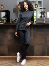 Chaqueta de servicio negra para mujer con corte entallado y cuello desmontable – ideal para hostelería y hoteles