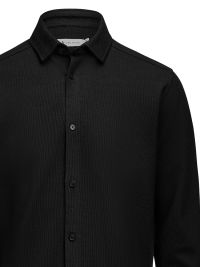 Business-Casual Herrenhemd in Schwarz aus Waffelstrick mit verdecktem Button-Down-Kragen