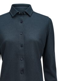 Taillierte Damenbluse in Marine Blau aus Waffelstrick mit verdecktem Button-Down-Kragen