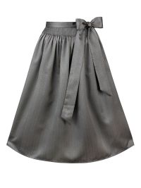Graue Dirndlschürze Annika 70 cm für Gastro Dirndl in Hotel und Service