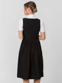 Schwarzes Gastro Dirndl Zita mit Rundhalsausschnitt für Gastronomie und Hotel