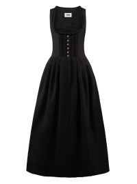 Schwarzes Gastro Dirndl für Damen mit weißer Bluse für Gastronomie und Hotel