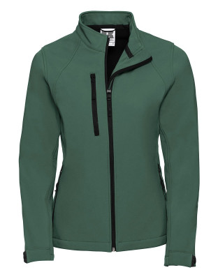 Grüne Softshelljacke für Damen mit Slim-Fit-Passform, wetterfest und atmungsaktiv – ideal für Outdoor, Arbeit oder Teambekleidung.