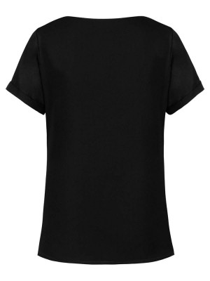 Schwarze Damen-Chiffonbluse mit kurzem Arm, fließendem Stoff und modernem T-Shirt-Schnitt für Business und Service.