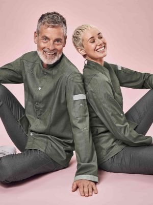 Ausgefallene Damen Kochjacke in Olivgrün mit Bikerstyle, Stehkragen und Druckknöpfen