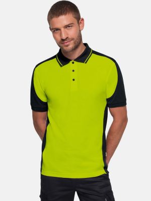 Knallig grünes Herren Arbeits Poloshirt mit schwarzen Kontrasteinsätzen und Drei-Loch-Knopfleiste – strapazierfähig und pflegeleicht für Handwerk, Pflege und Gastronomie.